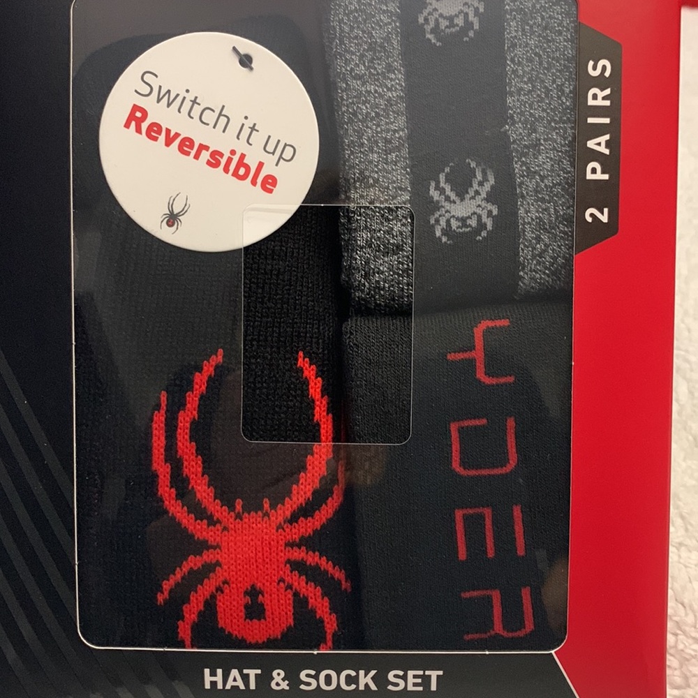 1 HAT & 2 PAIRS OF SOCKS Spyder Men’s Reversible Beanie Set
